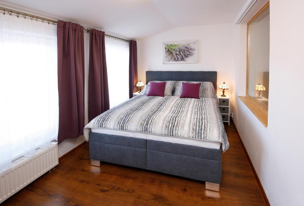 B&B Violet Karlsbad Exterior foto